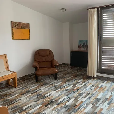 La Llar 빌라파메스